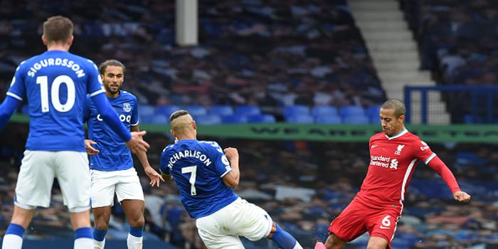  利物浦逆转埃弗顿，默西塞德德比火药味浓  