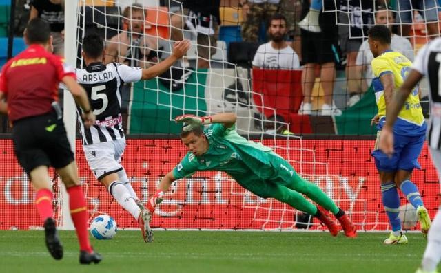  阿森纳门将超级失误送礼阿尔特塔场边暴怒  